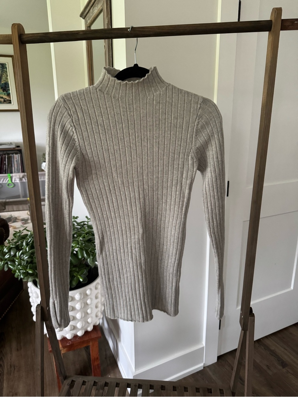 Wilfred Ribbed Mock Neck Sweater in Light Gray